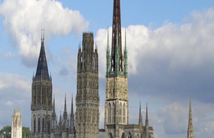 Orta çağ mahallesi, antik kiliseleri, mükemmel müzeleri ve canlı kültürel hayatı ile Rouen