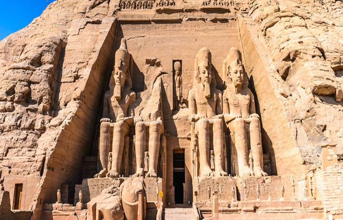  Abu Simbel Tapınakları, Mısır'ın en hayranlık uyandıran yapılarından biridir.